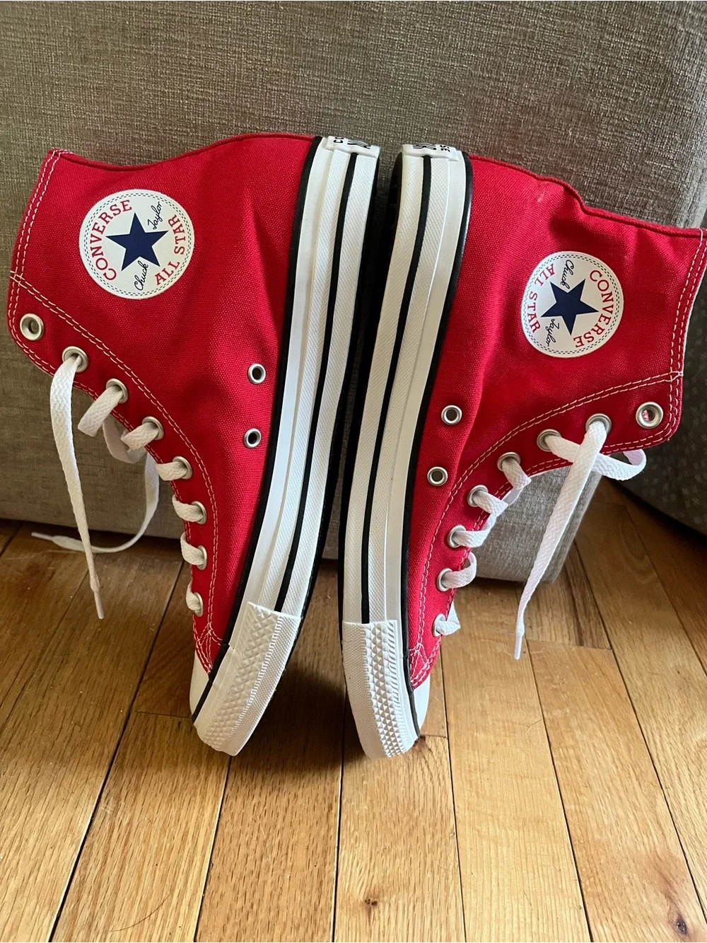 Red Converse High Tops Mens Size 9 - BRAND NEW NEVER WORN - Picture 2 of 4